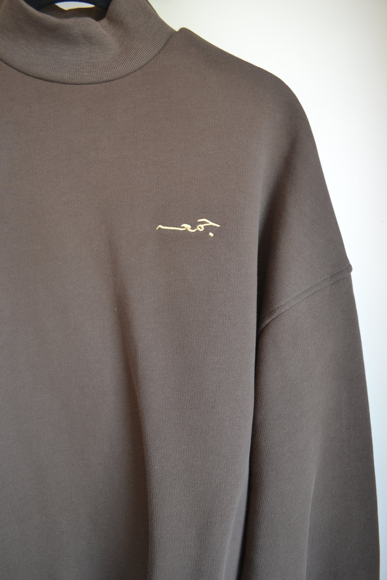 Urdu Mockneck Sweatshirt in Coffee